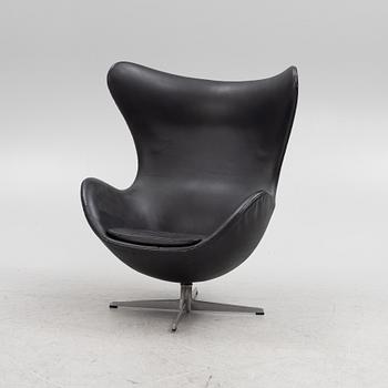 Arne Jacobsen, fåtölj, "Ägget/The Egg Chair",  Fritz Hansen, Danmark 1971.