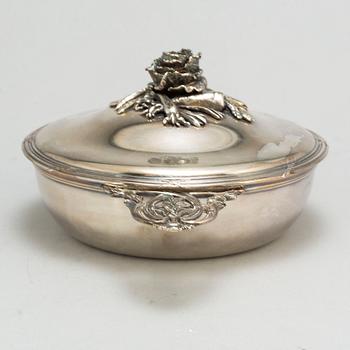 A French late 19th /early 20th centruy silver equelle and cover. Louis XVI-styre.