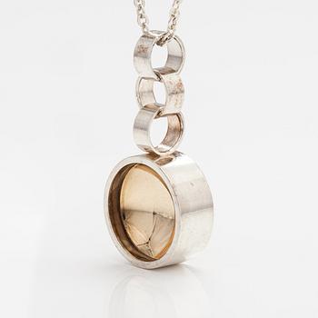 Elis Kauppi, Kaulakoru, sterlinghopeaa ja kultaa. Kupittaan kulta, Turku 1965.