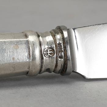 MATKNIVAR och SMÖRGÅSKNIVAR, 12 st, silver, Estland, ca 1930, vikt ca 1396 gram. (inklusive rostfria blad).