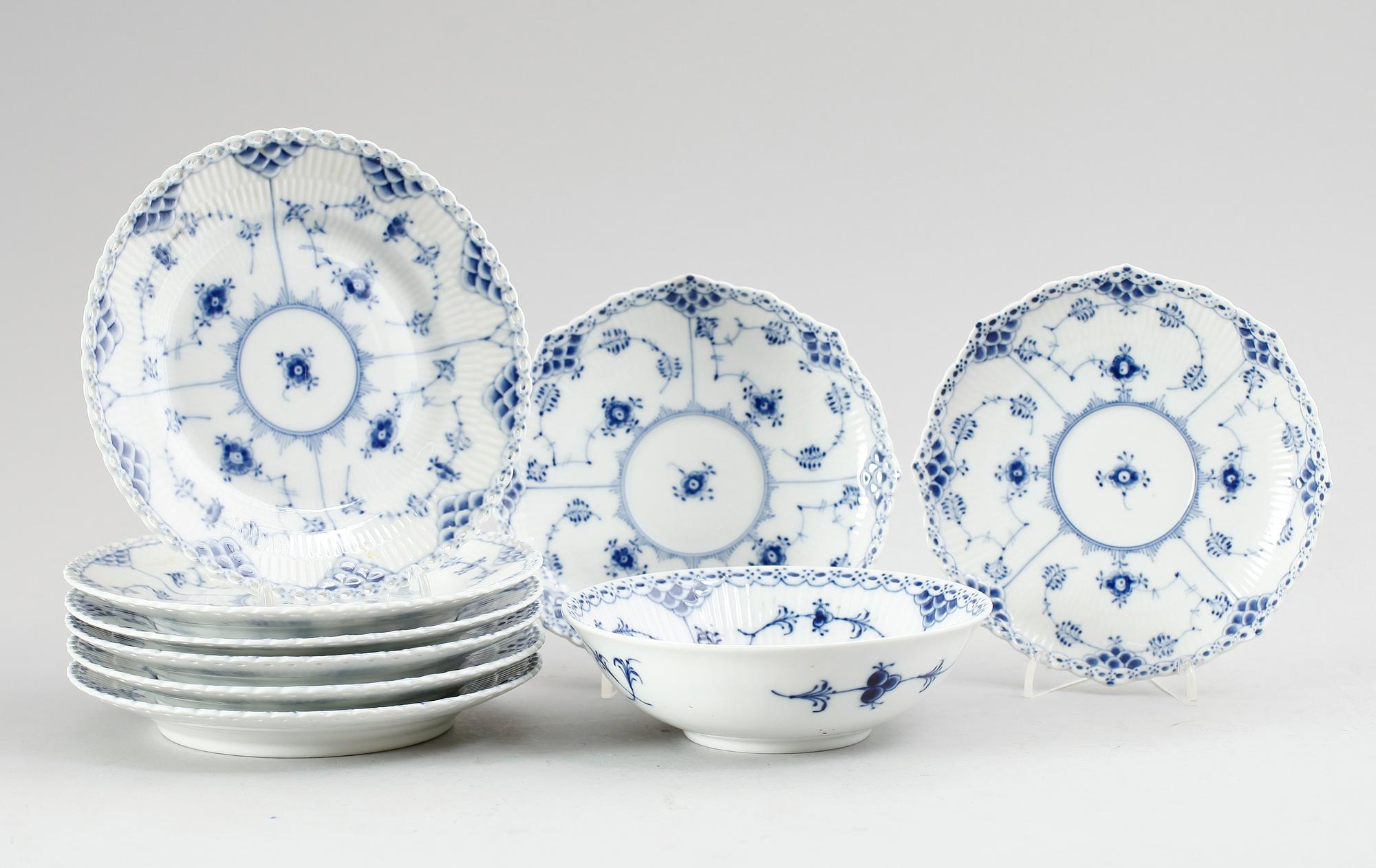 ASSIETTER, 6 st, SKÅL samt TEKOPPSFAT, 2 st, porslin, Royal Copenhagen, Danmark.