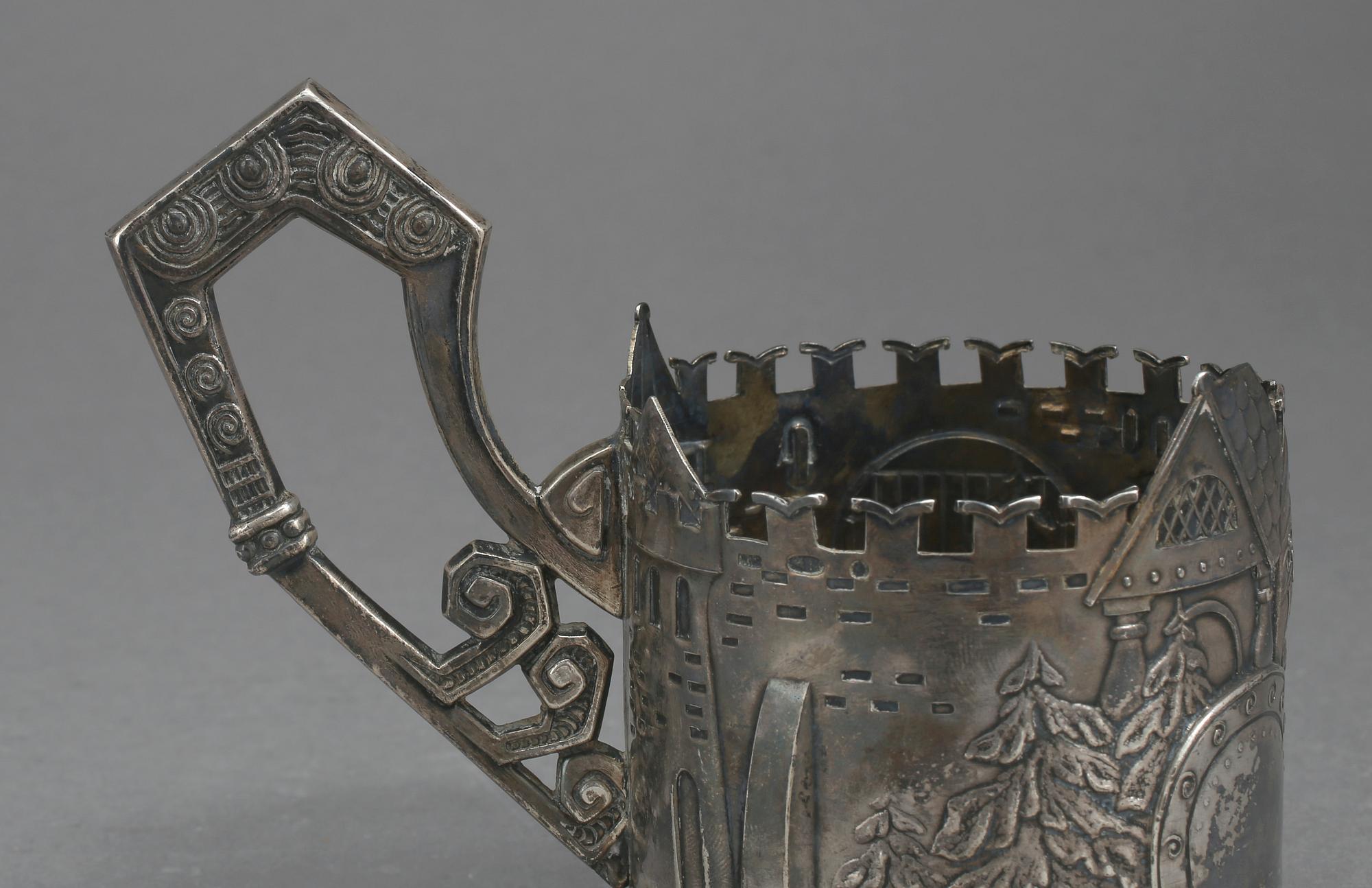 TEGLASHÅLLARE, silver, Ryssland 1908-1917. Vikt ca 151 gram.