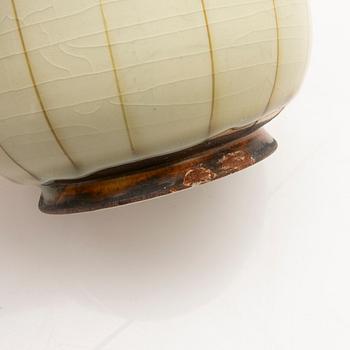 Gertrud Lönegren, Vase, “L62”, Rörstrand, mid-20th century.