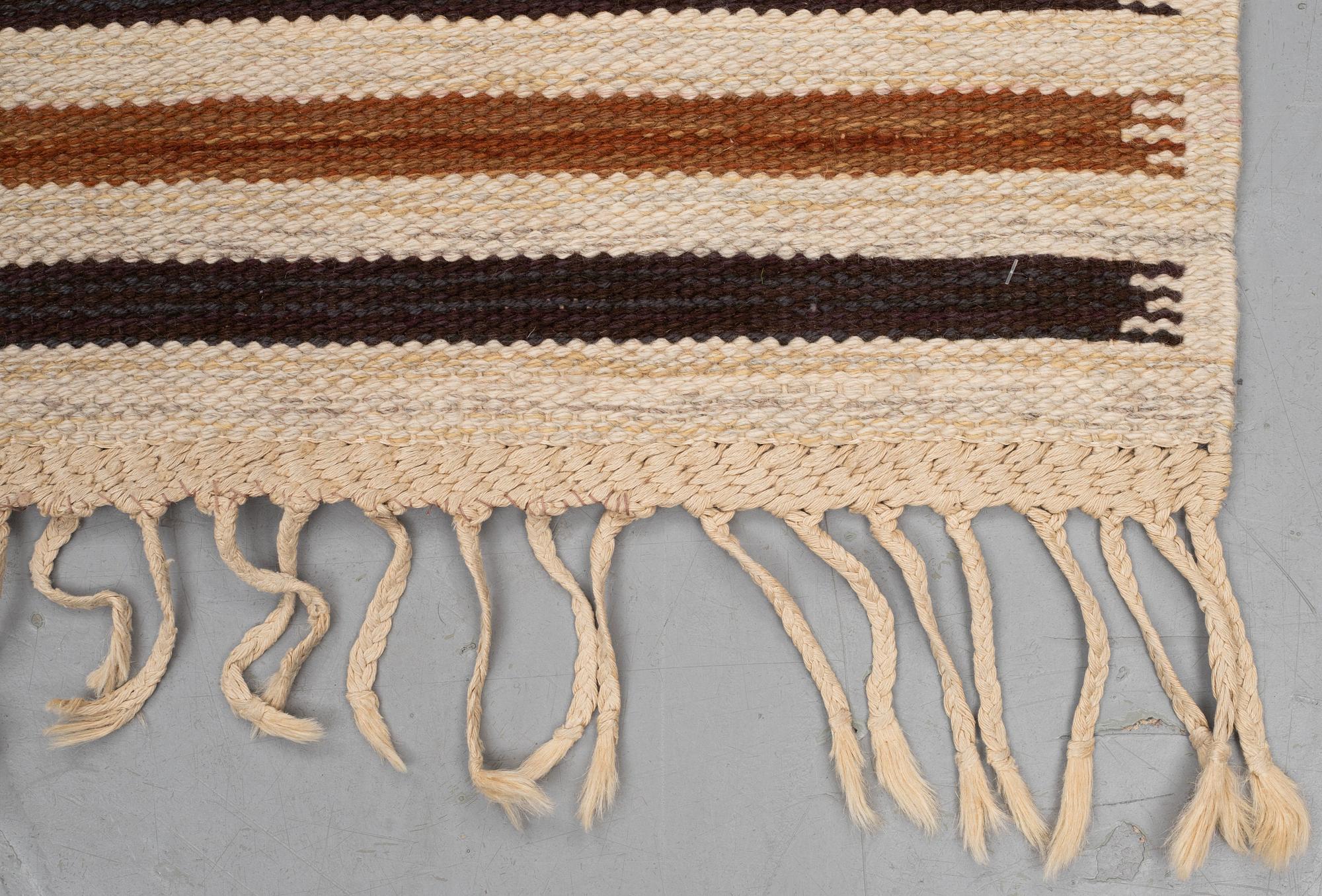 Barbro Nilsson, a carpet, "Enbär", gobelängteknik, ca 143 x 107 cm, signerad AB MMF BN.