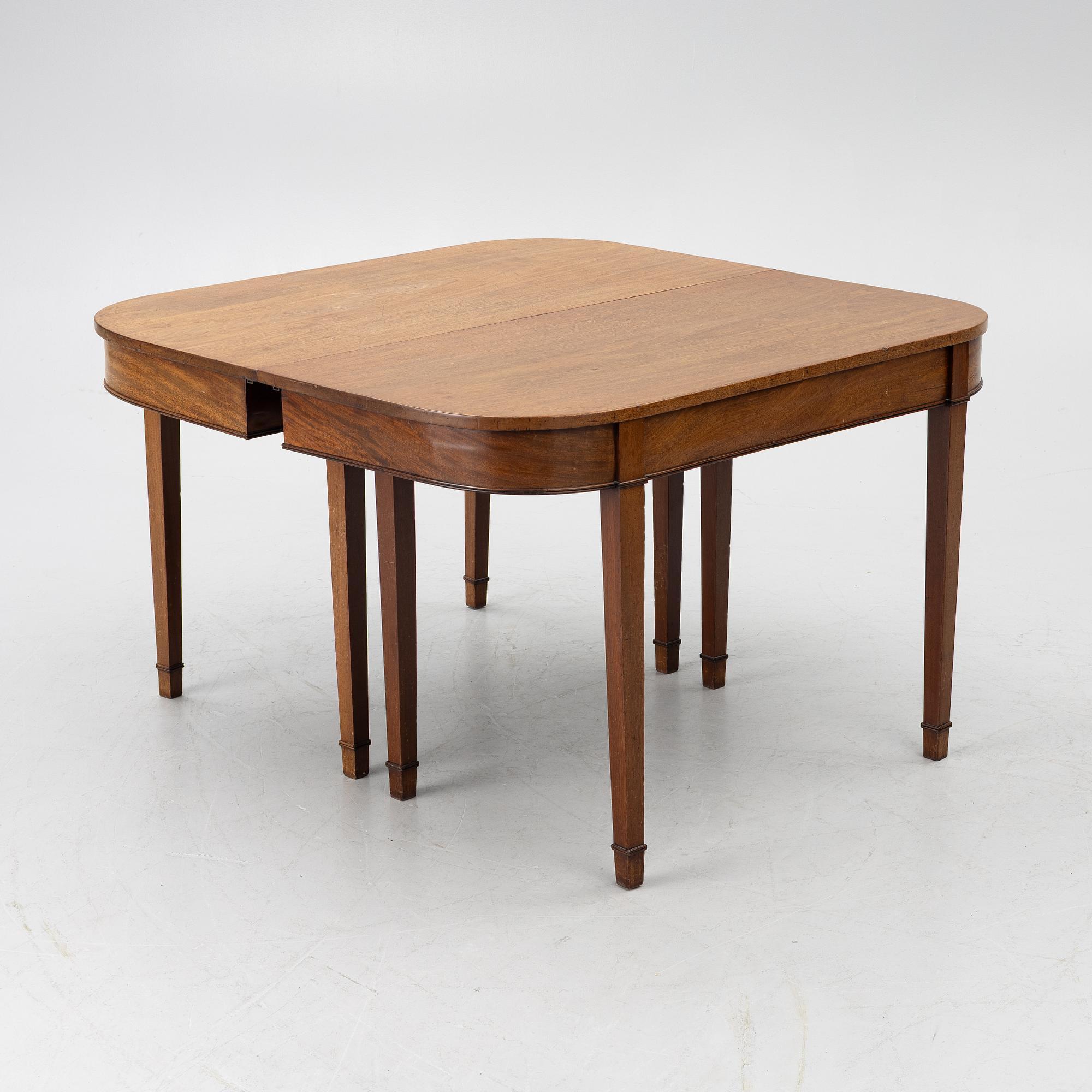 A dining table, England, 19th century.