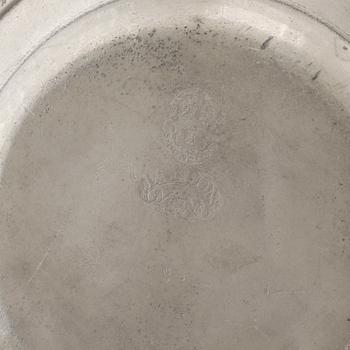 TALLRIKAR, 6 st, tenn, London och Örebro, 1700- och 1800-tal.