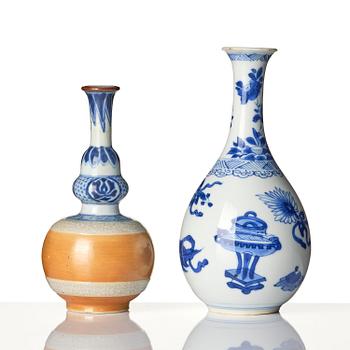Two blue and white vases, Qing dynasty, Kangxi (1662-1722).