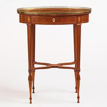 A late Gustavian mahogany table attributed to L. Qvarnberg (master in Stockholm 1801-1813).