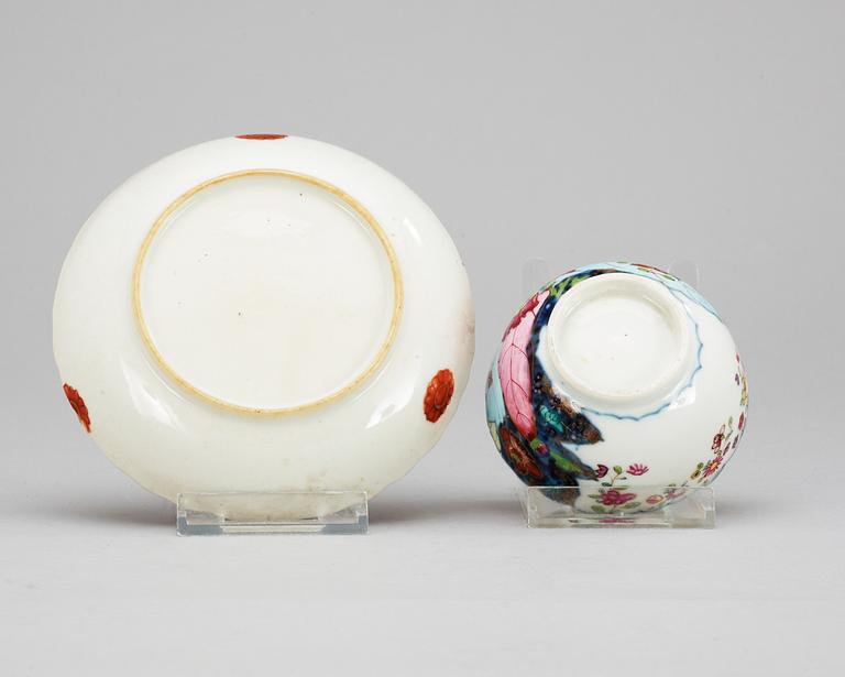 A polychrome tobacco leaf cup and saucer. Qing dynasty, Qianlong (1736-95).
