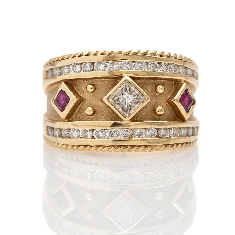 Ring, 18k guld, prinsesslipad diamant och röd sten.