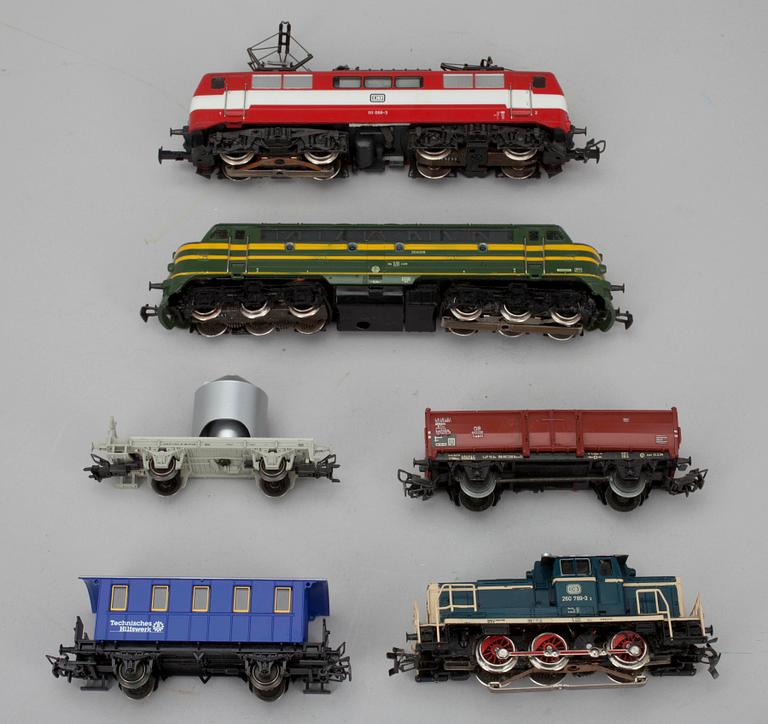 LOK, 3 st + TÅGVAGNAR, 3 st, Märklin, Tyskland.