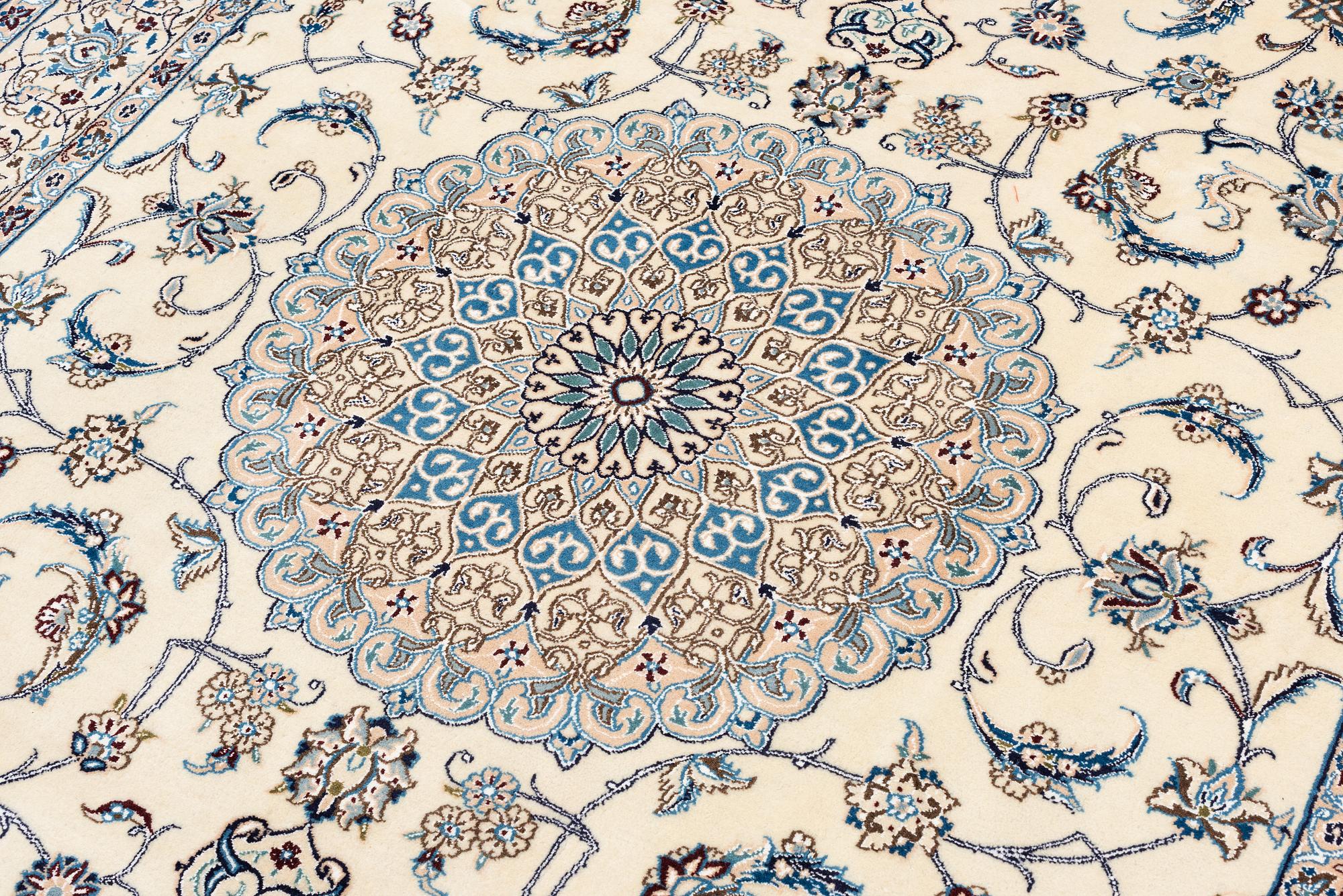 Carpet, Nain, approx. 290 x 200 cm.