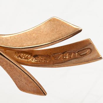 A 14K gold brooch with cultured pearls. Westerback, Helsinki 1954.