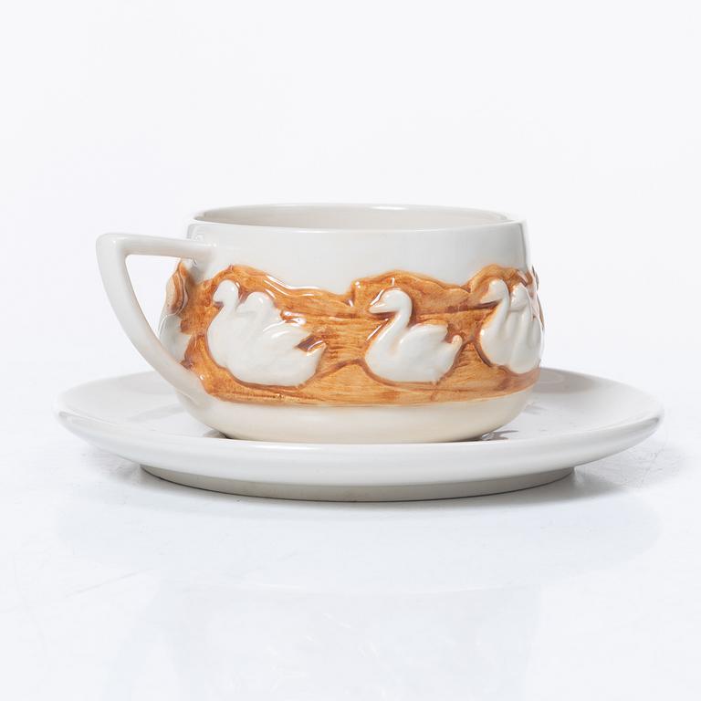 Tea service, 9 pieces, Bordallo Pinheiro Caldas Da Rainha, Portugal, late 20th century.