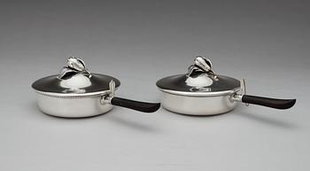 A pair of C.F. Carlman silver serving dishes, Stockholm 1936-37.