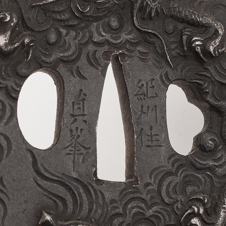 Tsuba, 6 st, bl.a. Japan, Korea, Edo samt 1800-1900-tal, en signerad.