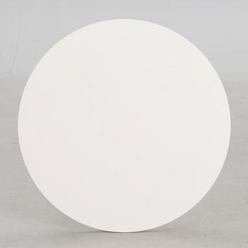 A Tulip Side Table ø 51 cm by Knoll.