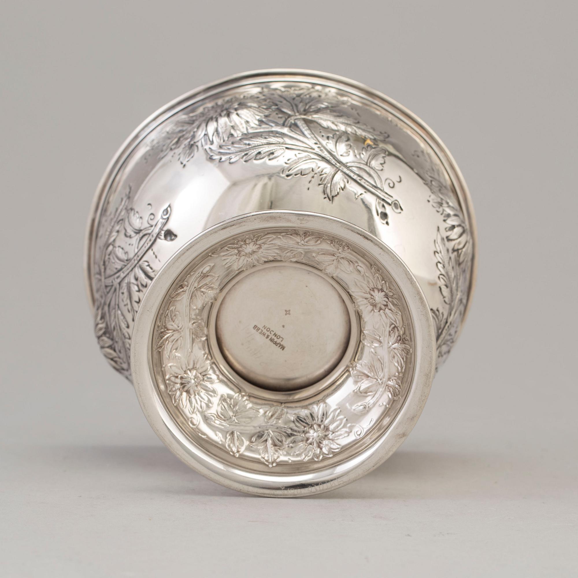 A footed silver bowl decorated with flowers, maker's mark Mappin & Webb. London 1904.