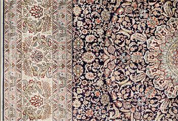 A carpet, Oriental silk, ca 297 x 202 cm.