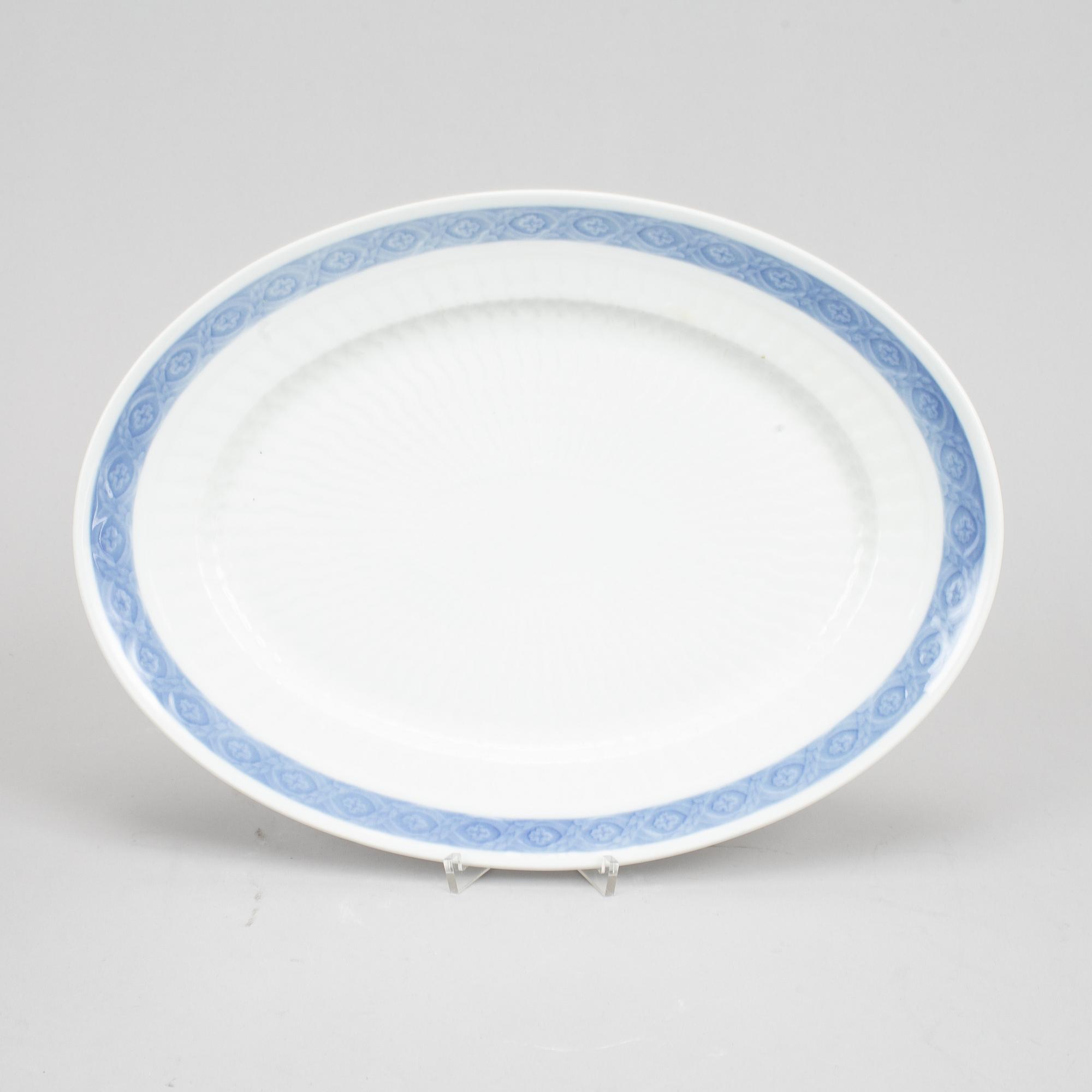 A Royal Copenhagen porcelain service "Blå vifte" by Arnold Krog, 28 pcs, Denmark.
