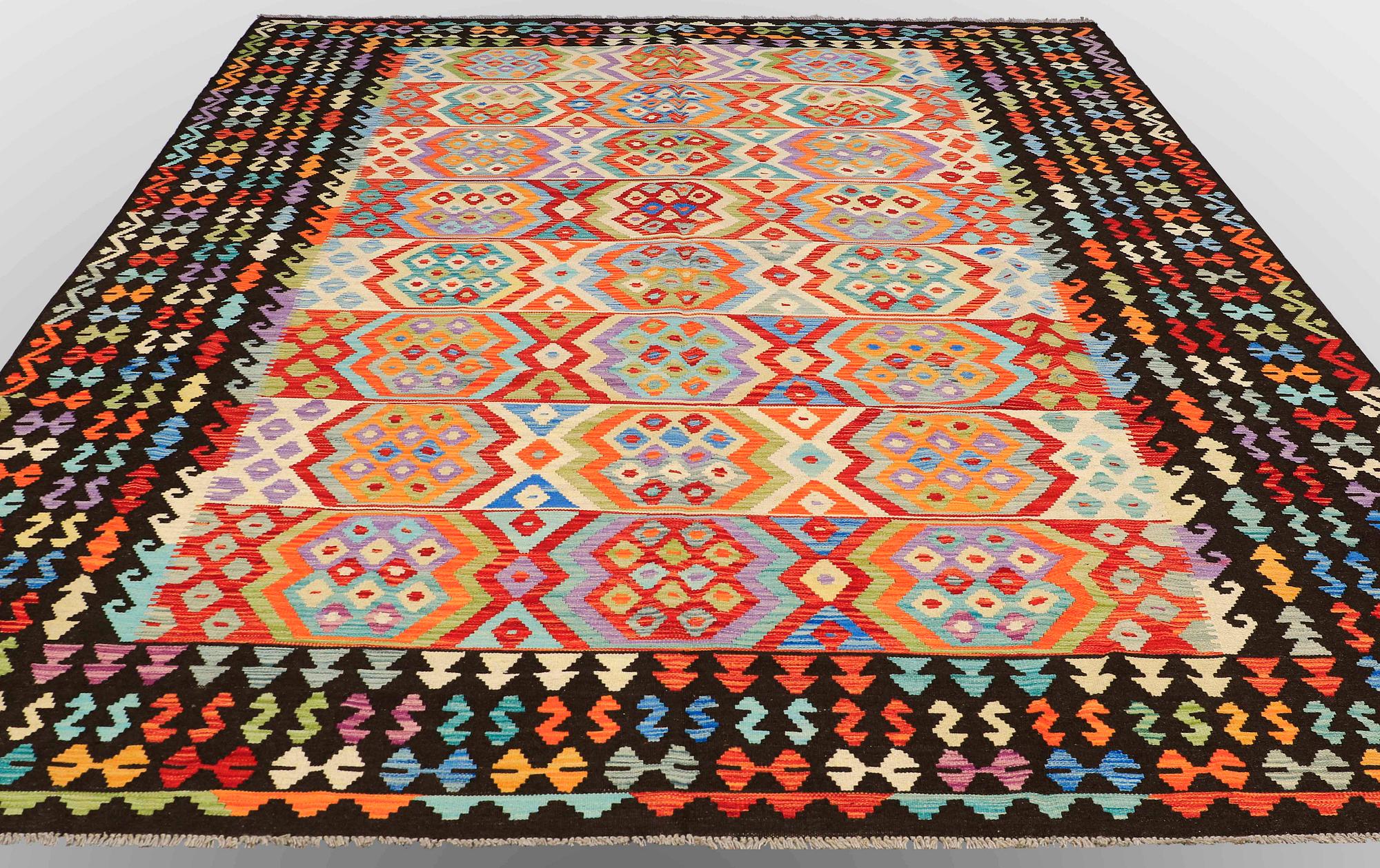 MATTA, kelim, ca 375 x 285 cm.