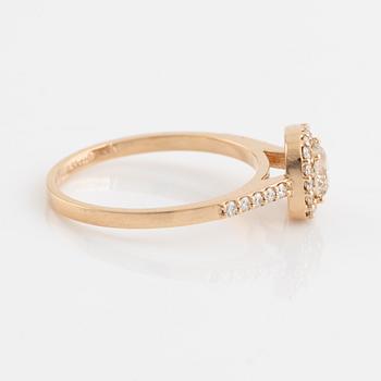 Brilliant cut diamond ring.