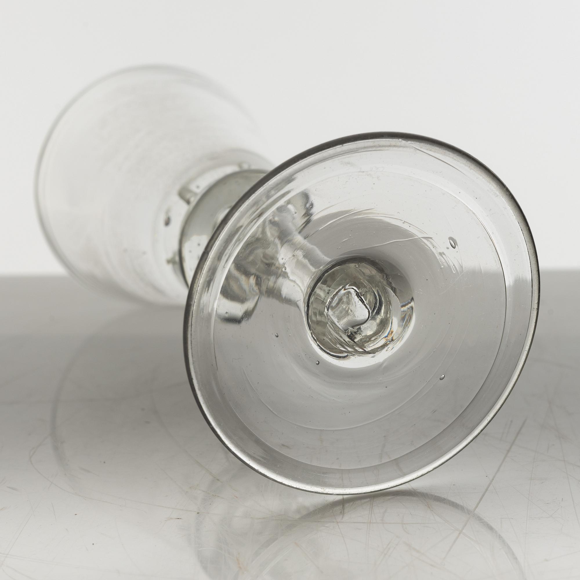 Glas, två stycken, troligen Sverige, 1700-tal.