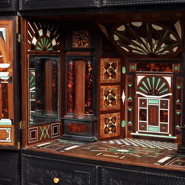 Det Bondeska Skåpet, sannolikt Paris, 1600- samt 1800-tal, Louis XIV och Louis XIV-stil.