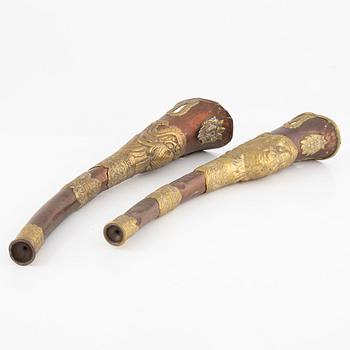 Rituella horn, två stycken, koppar och mässing, Tibet, 1800-tal.