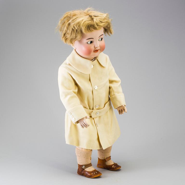 A bisque head doll 126 by Kämmer & Reinhardt/Simon & Halbig, Germany, ca 1914.