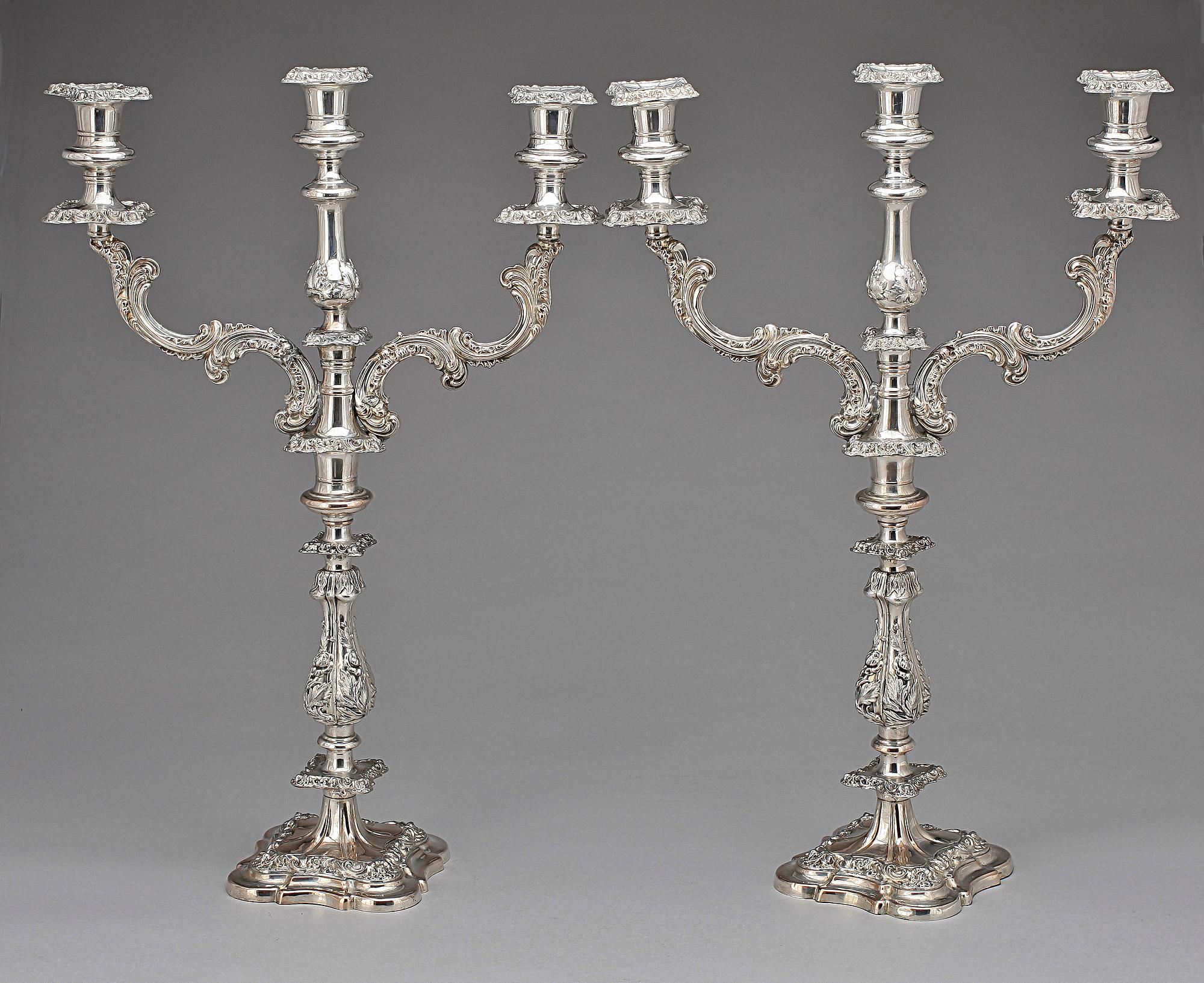 KANDELABRAR, ett par, pläter, England, 1860/70-tal.