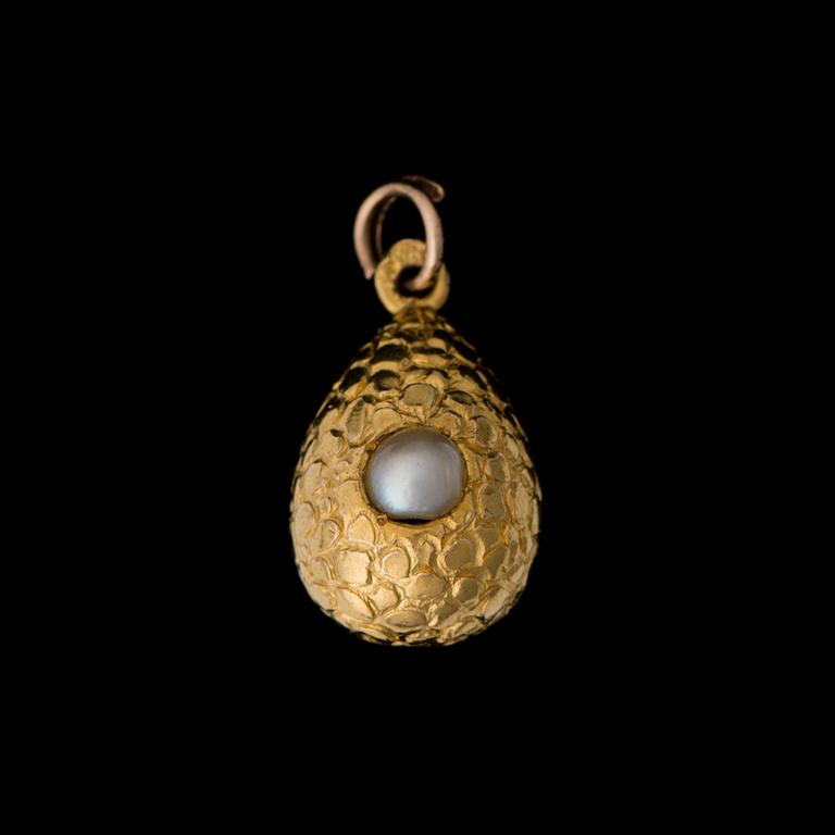 A PENDANT, pearl, 14K (56) gold. Russia, c. 1900.