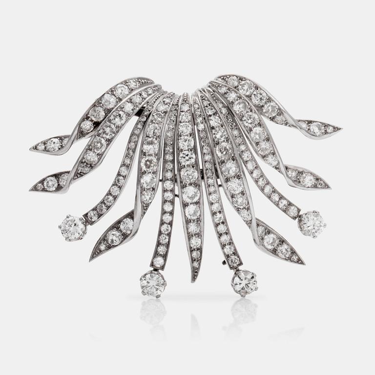 BROSCH/KLÄDCLIPS med biljant- samt gammalslipade diamanter totalt ca 9.50ct.