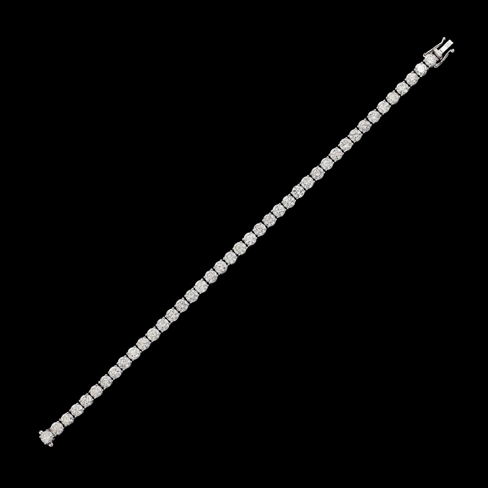 ARMBAND, 18K vitguld, briljantslipade diamanter tot ca 12.03 ct. Vikt ca 18 g.