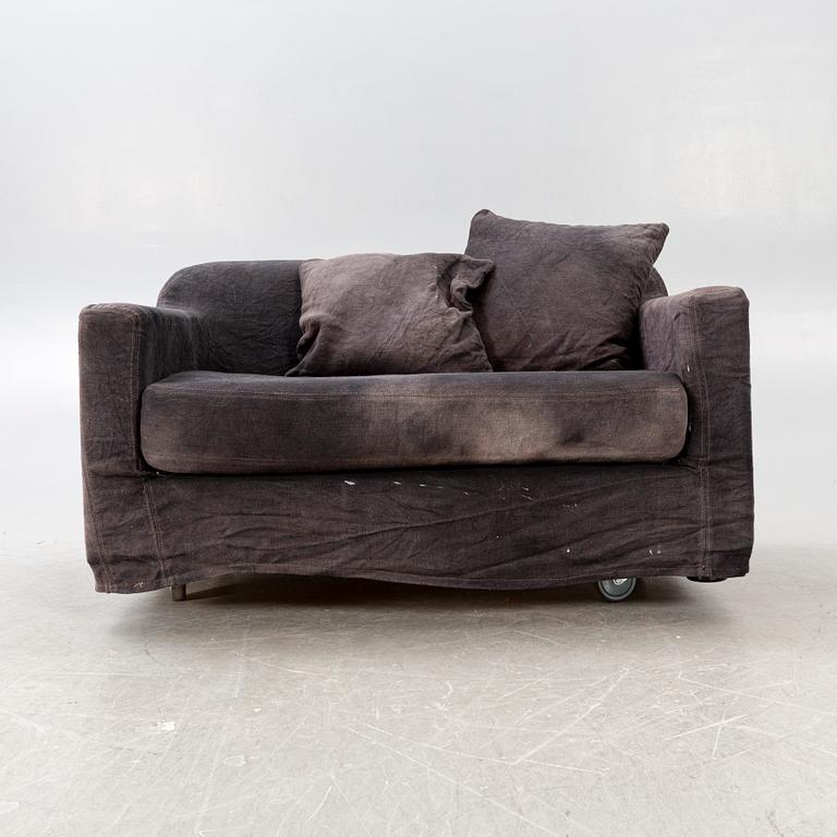 Soffa, Belleville loveseat Newlin, Artilleriet, 2000-tal.