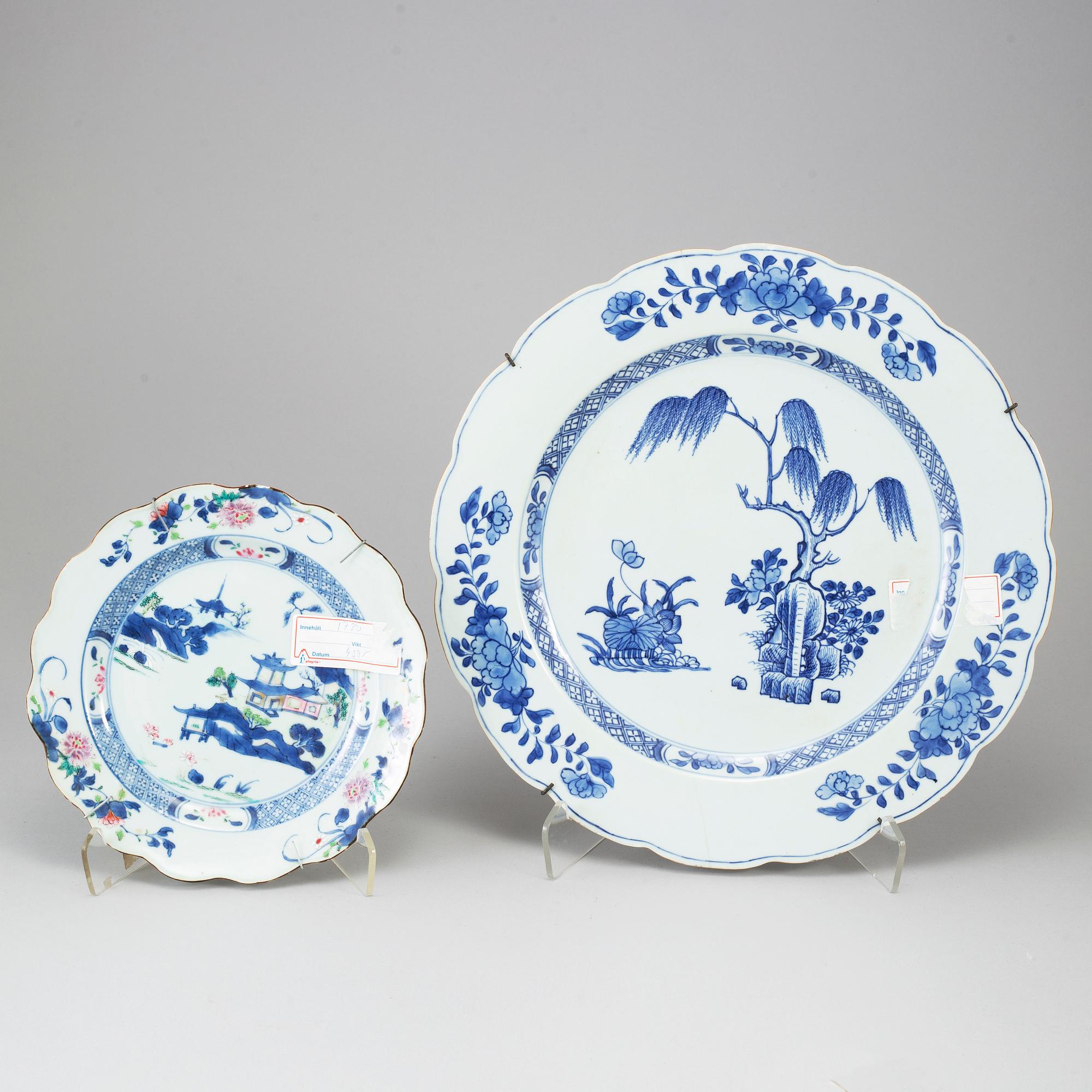 A group of eight porcelain objects, Mostly Qing dynasty, 18th century and Japan, meiji.