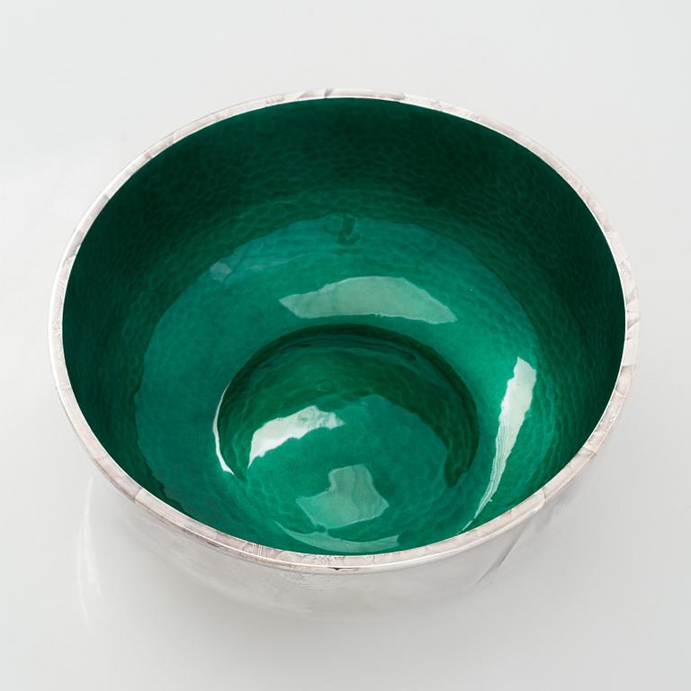 A. Tillander, skål, sterlingsilver och emalj, Åbo 2005.