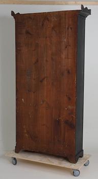 BOKSKÅP, nygotik, 1800-talets mitt.