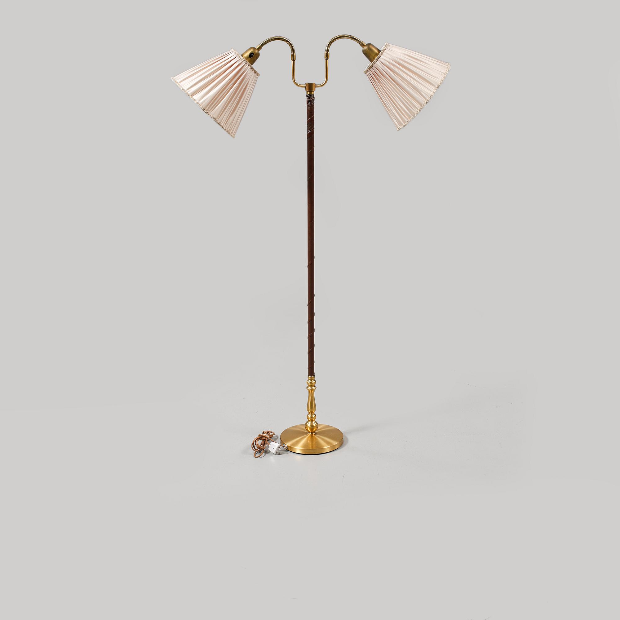 GOLVLAMPA, omkring 1900-talets mitt.