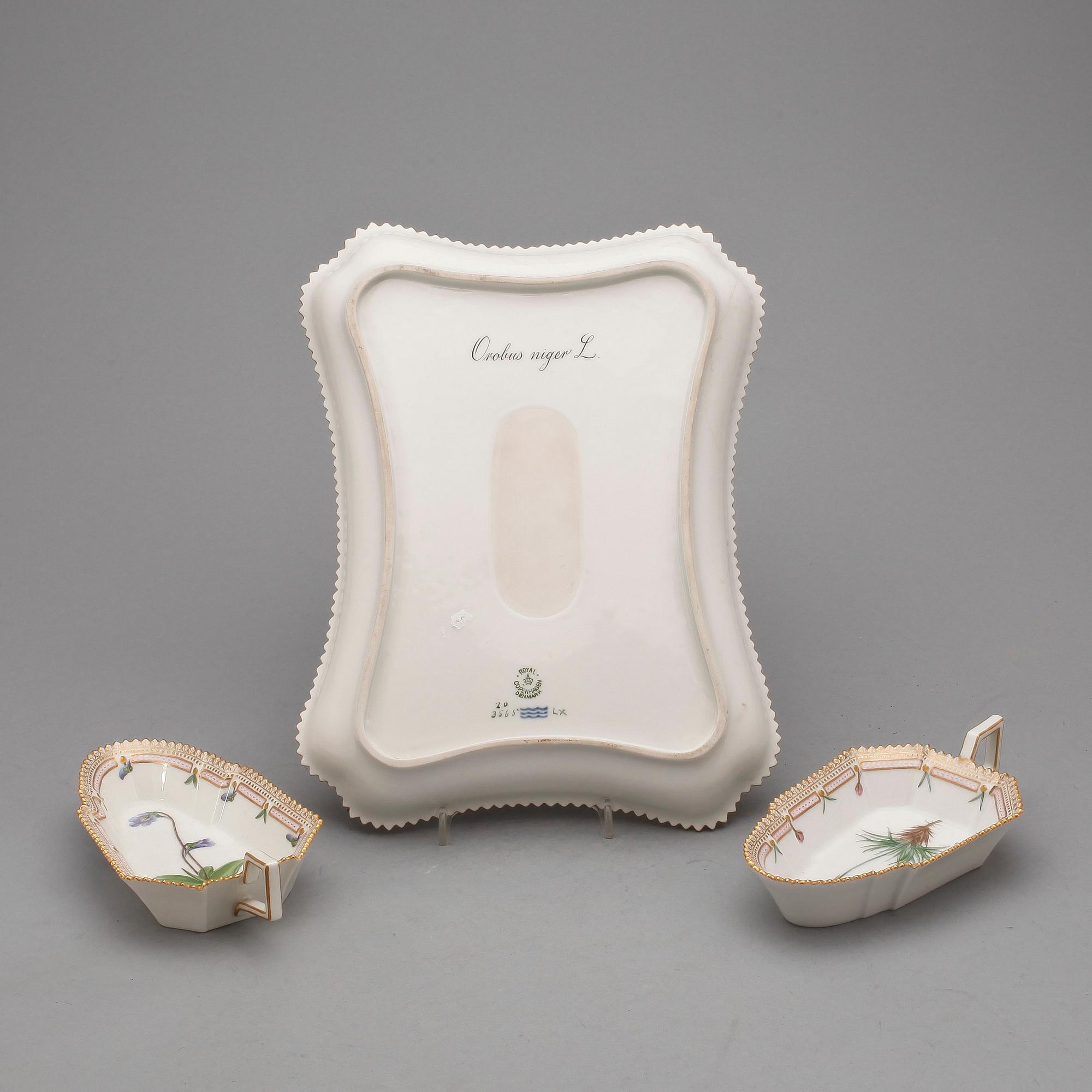 PARTI PORSLIN, 3 delar, "Flora Danica", Royal Copenhagen.