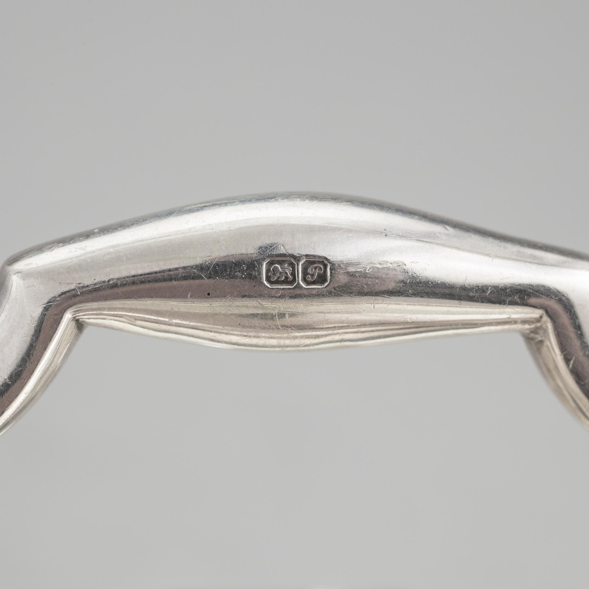 KAROTT MED LOCK, silver, England 1915. Vikt ca 1338 gram.