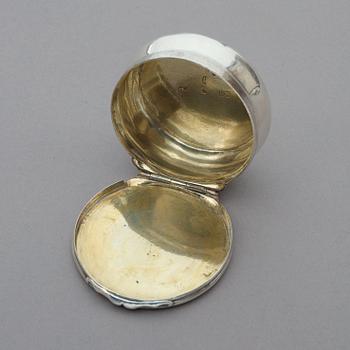 SNUSDOSA, av Johan Fredrick Hollman, Skänninge (verksam 1775-1828). Rokoko.
