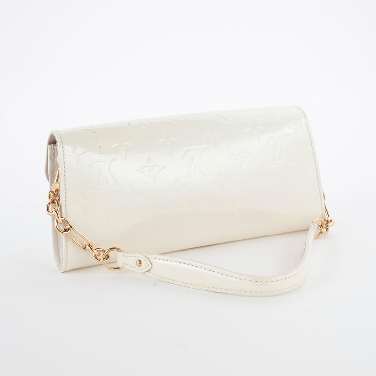 LOUIS VUITTON, a white vernis eveningbag / clutch.