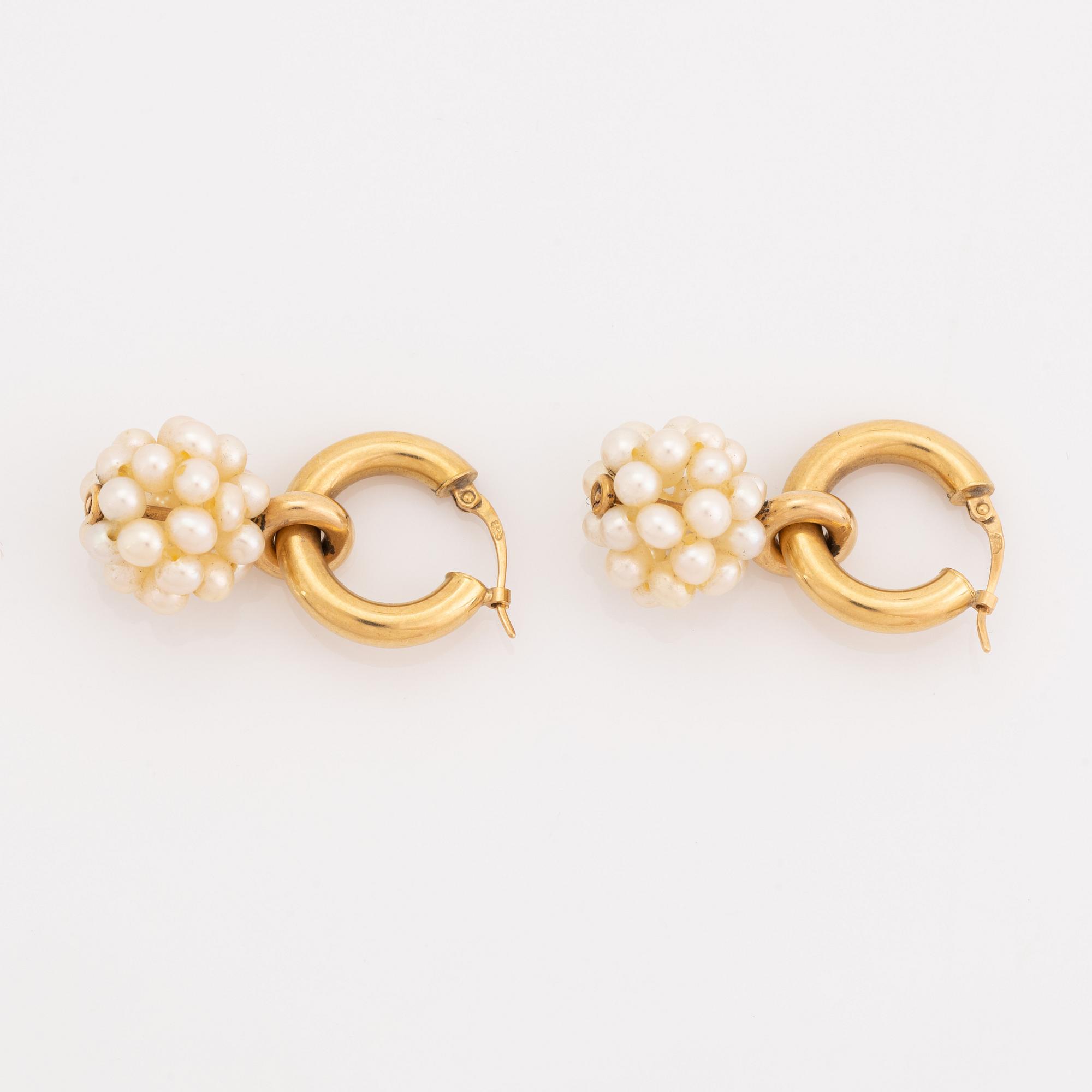 Pearl and gold earrings.