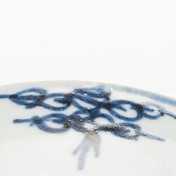 A blue and white bowl, 19th century.