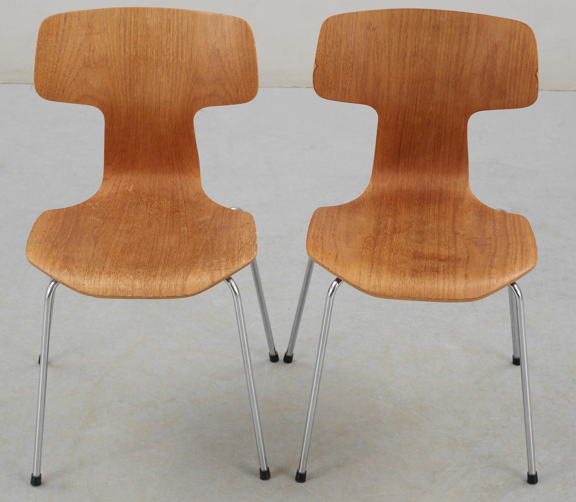 STOLAR, 2 st, modell 3105, Arne Jacobsen, Fritz Hansen, 1900-talets andra hälft.