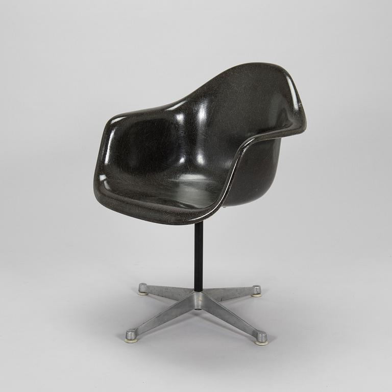 Charles & Ray Eames, A 1950's/60's 'DAR' armchair for Herman Miller.