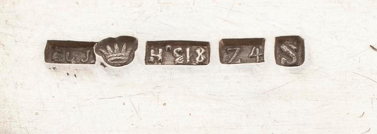 HEDELMÄVEITSIÄ, 6 kpl, hopeaa, Suomi, paino noin 166 g, ja VOIVEITSIÄ, 6 kpl, kahvat hopeaa, Birmingham, Englanti 1908.