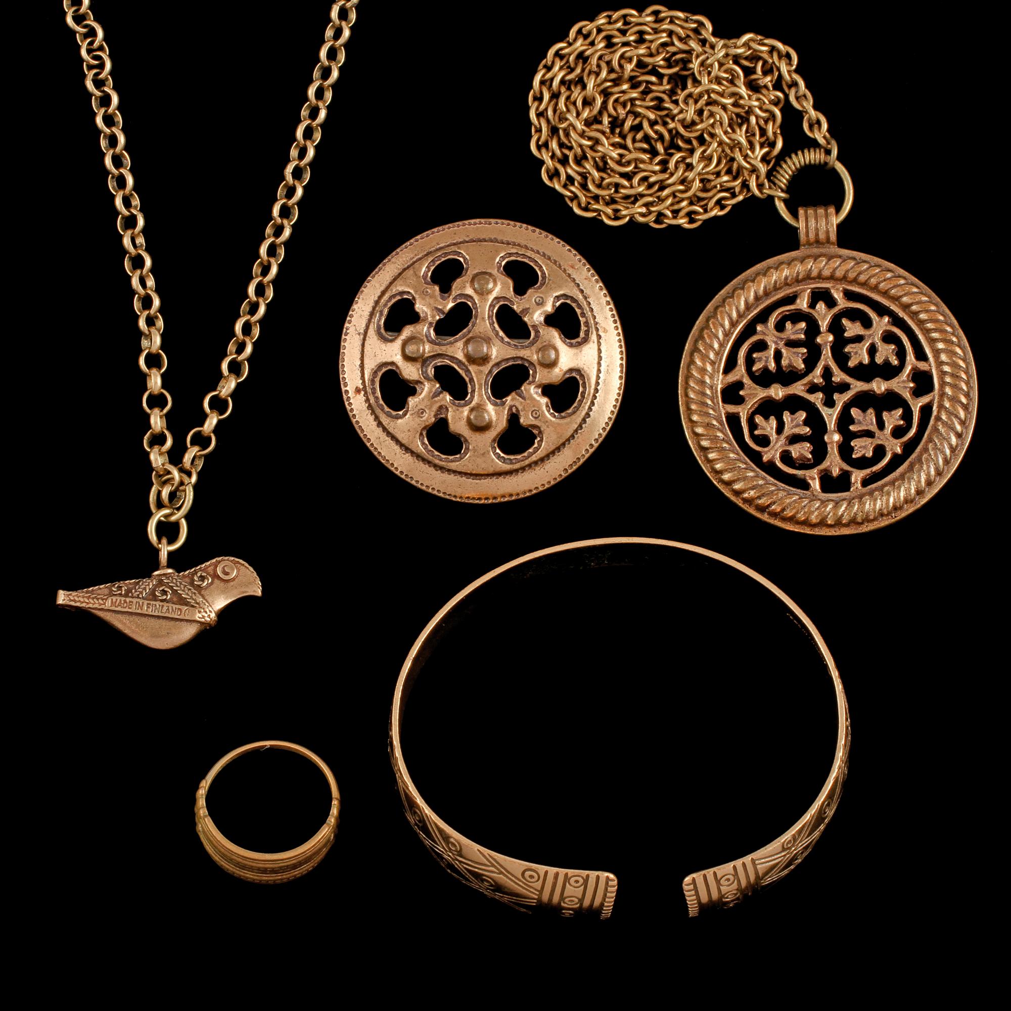 SMYCKEN, 5 st, brons, Kalevala, Finland.