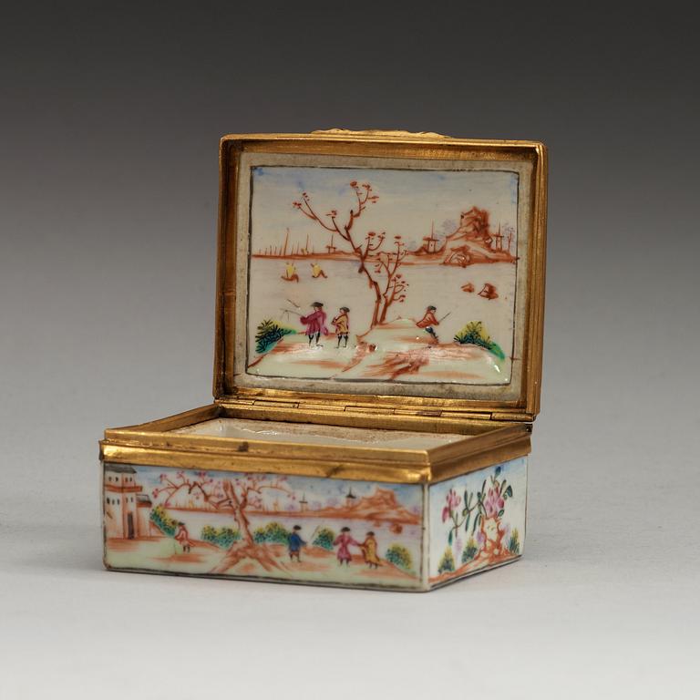 A famille rose 'European Subject' snuff box, Qing dynasty, Qianlong (1736-95).